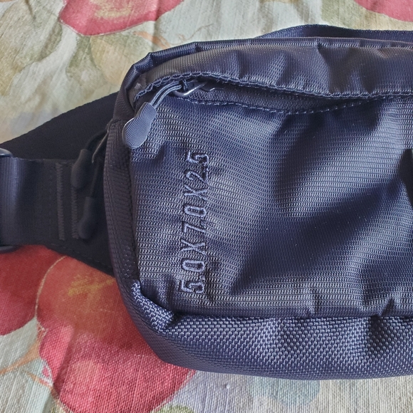 Herschel Navy Tour Hip Pack Fanny Pack - Picture 3 of 8